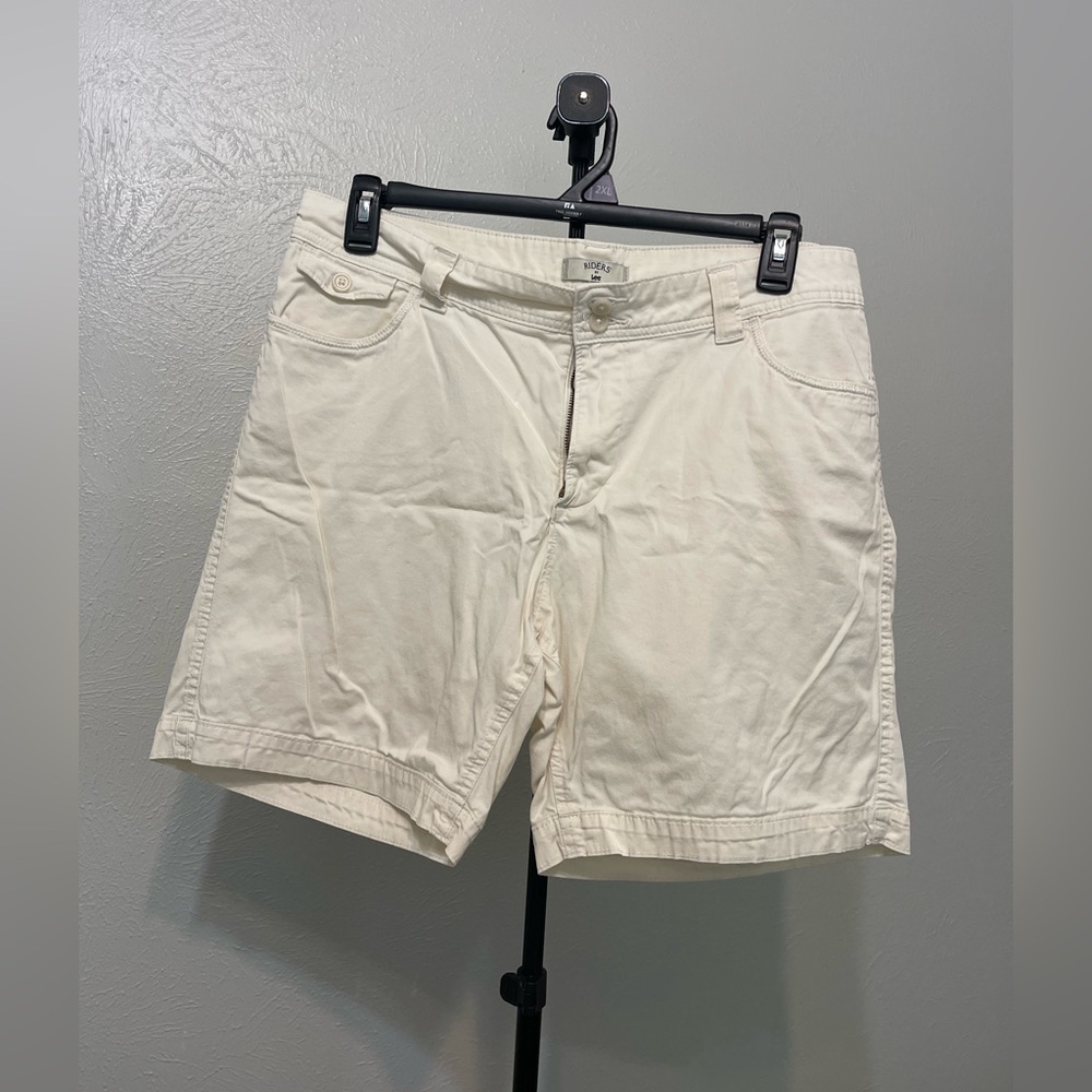 Lee Women's Off-White Bermudas